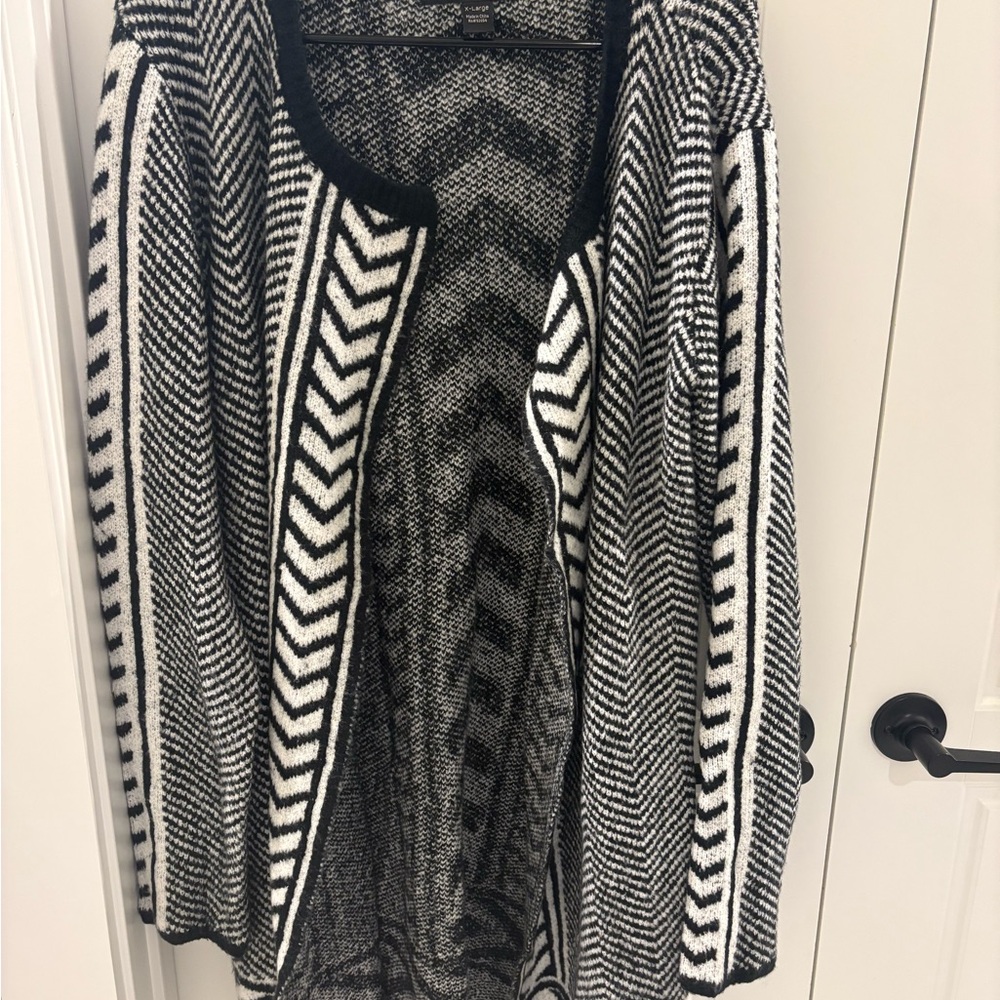 Black and White Long Chevron Women's Cardigan Size XL